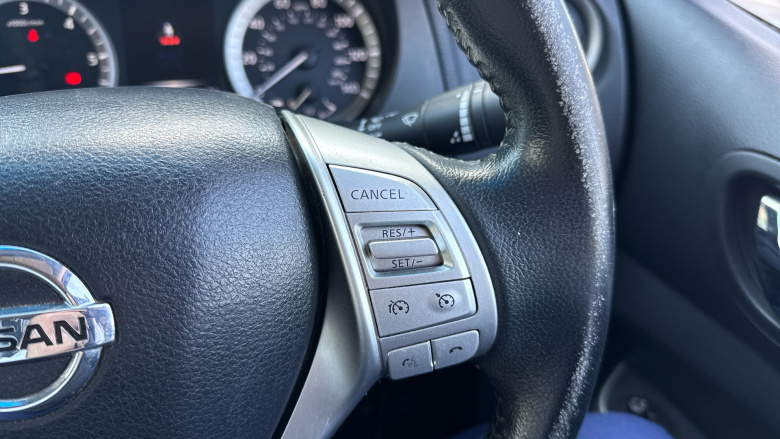 Nissan Navara Np300 Diesel Double Cab Pick Up N-Connecta 2.3dCi 190 4WD